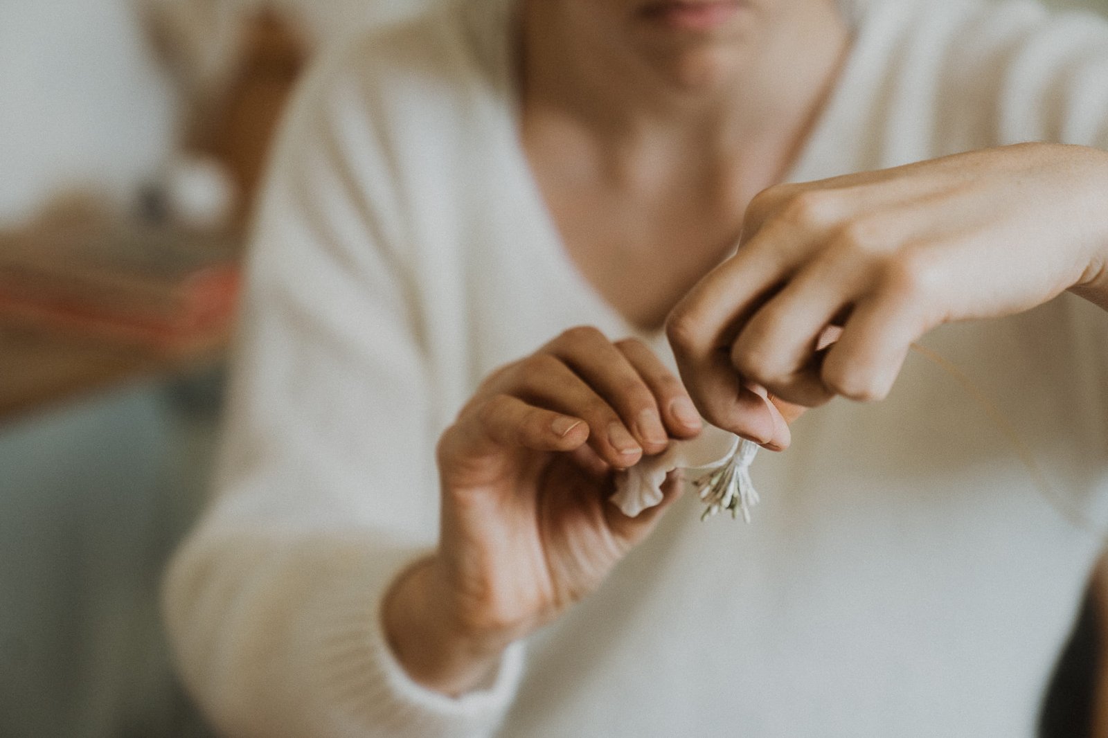 Pauline Paez atelier Mantille Toulouse artisanat responsable sur-mesure horticulture textile fleurs soie création mariage Occitanie