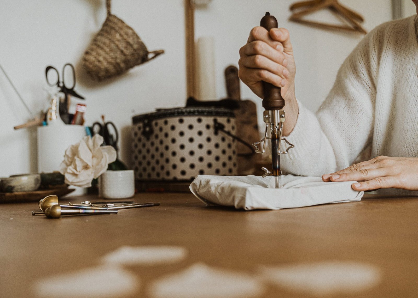 Pauline Paez atelier Mantille Toulouse artisanat responsable sur-mesure horticulture textile fleurs soie création mariage Occitanie