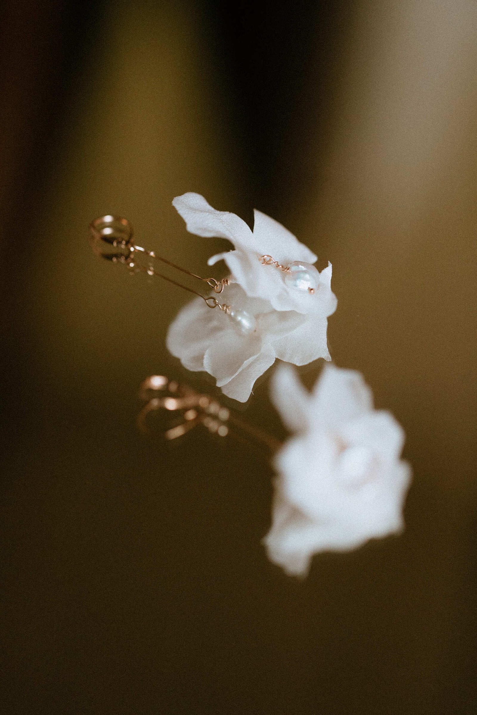 bijoux boucles d'oreilles soie perles pétales mariage atelier Mantille Toulouse artisanat responsable Occitanie horticulture textile