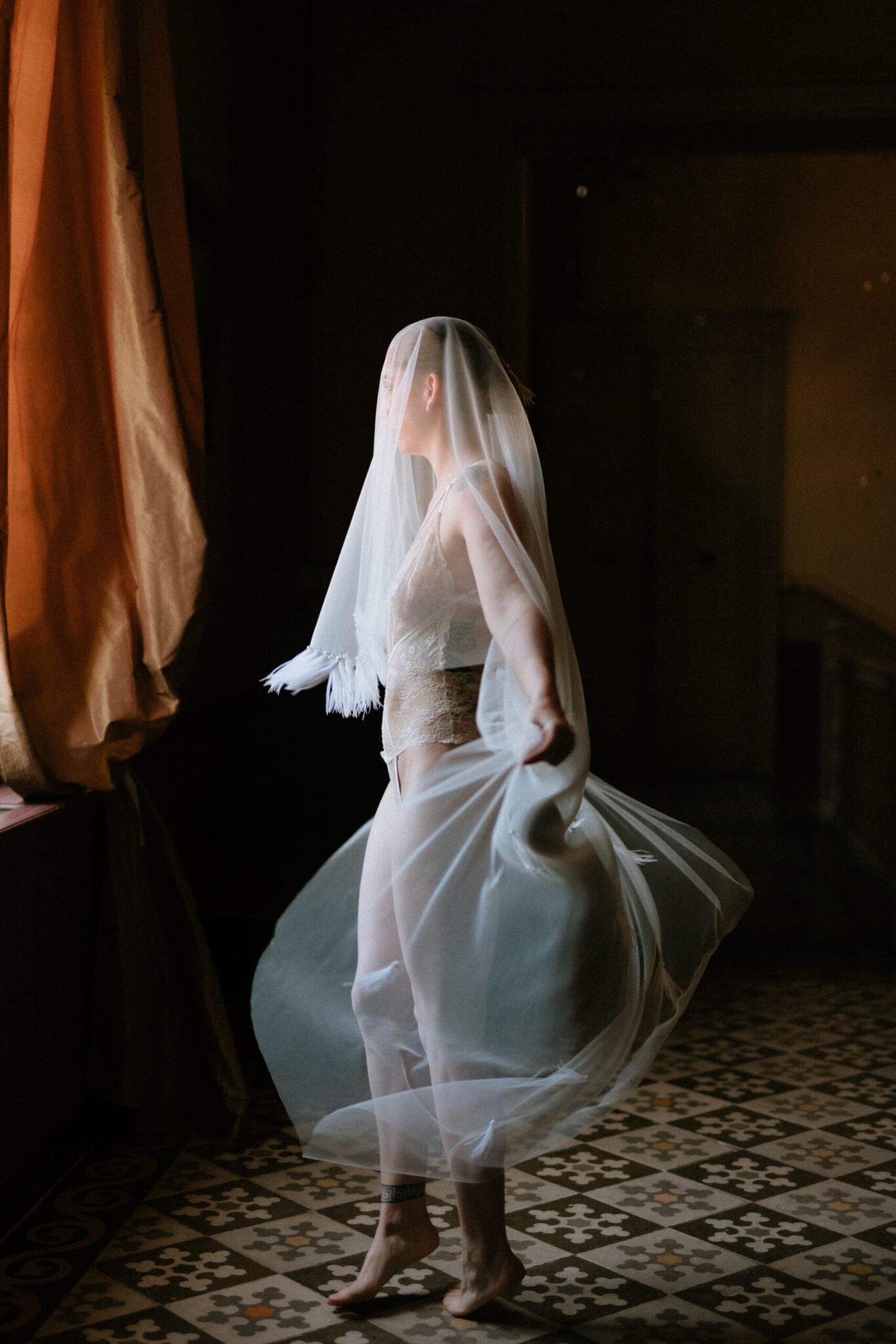voile mariée Eole pièce unique perles plumes atelier Mantille Toulouse artisanat responsable création Occitanie