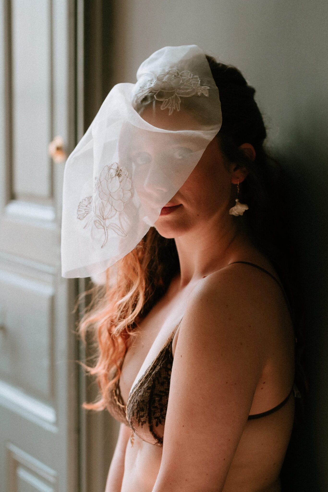 voile Furin mariée mariage broderie pivoines atelier Mantille Toulouse artisanat responsable Occitanie