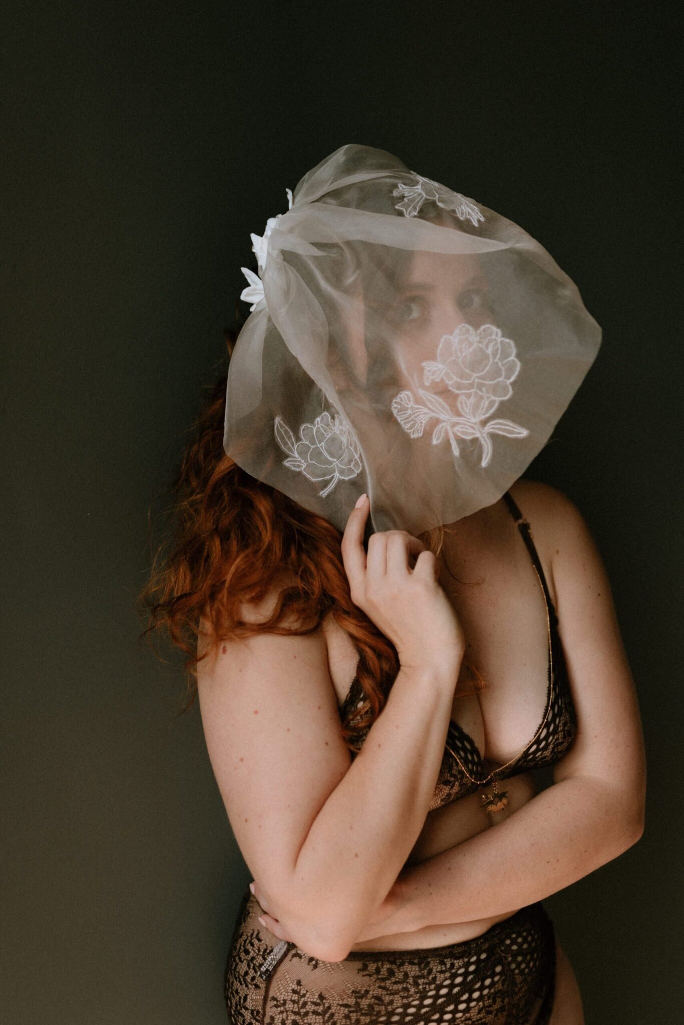 voile Furin mariée mariage broderie pivoines atelier Mantille Toulouse artisanat responsable Occitanie