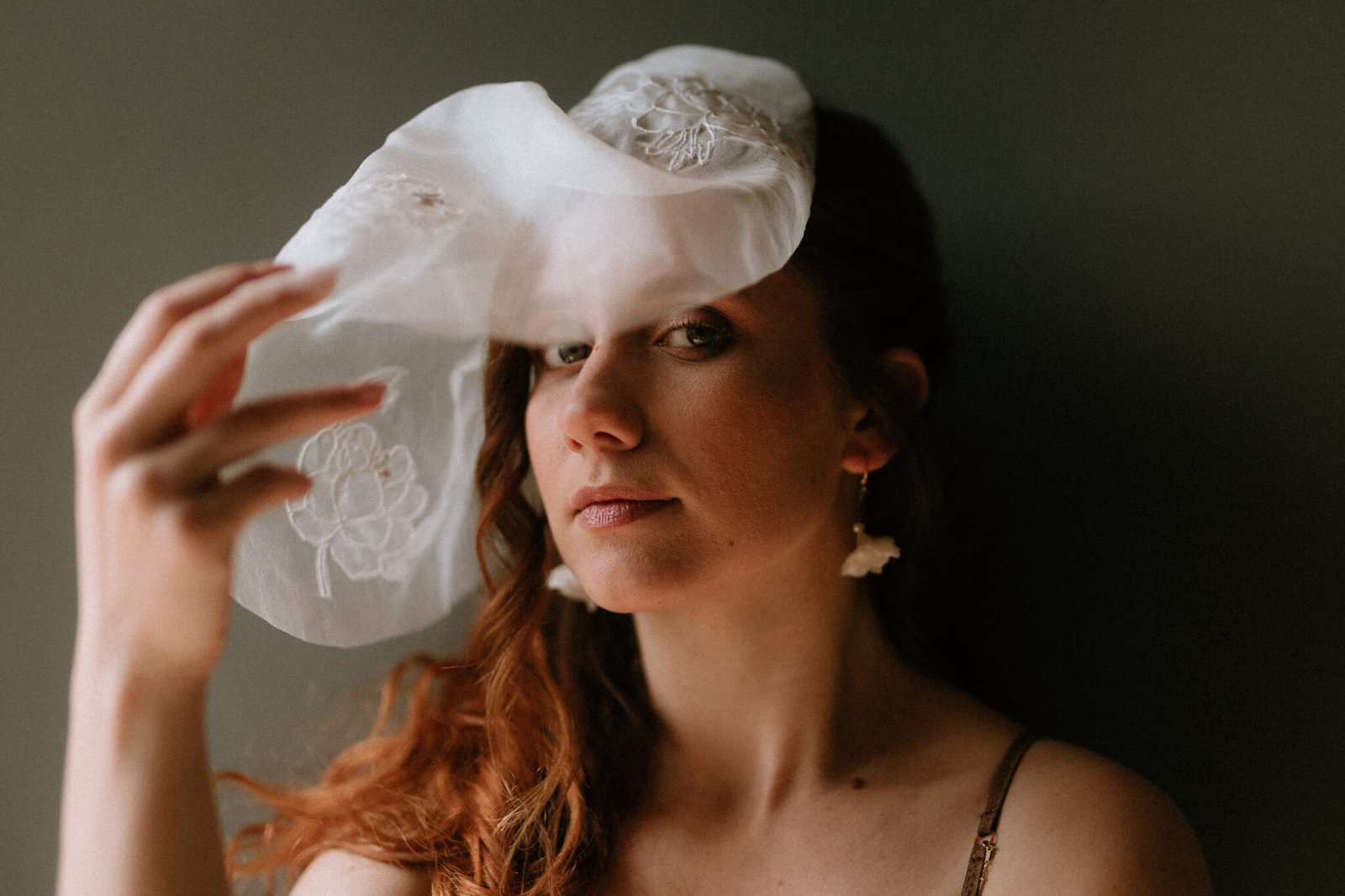 voile Furin mariée mariage broderie pivoines atelier Mantille Toulouse artisanat responsable Occitanie