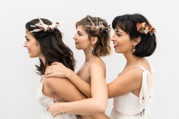 peigne fleurs séchées sur-mesure personnalisé coiffure mariée mariage atelier Mantille Toulouse artisanat responsable Occitanie